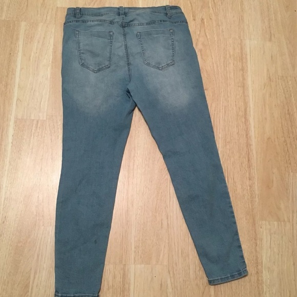 Forever 21  plus size jeans - Picture 3 of 3